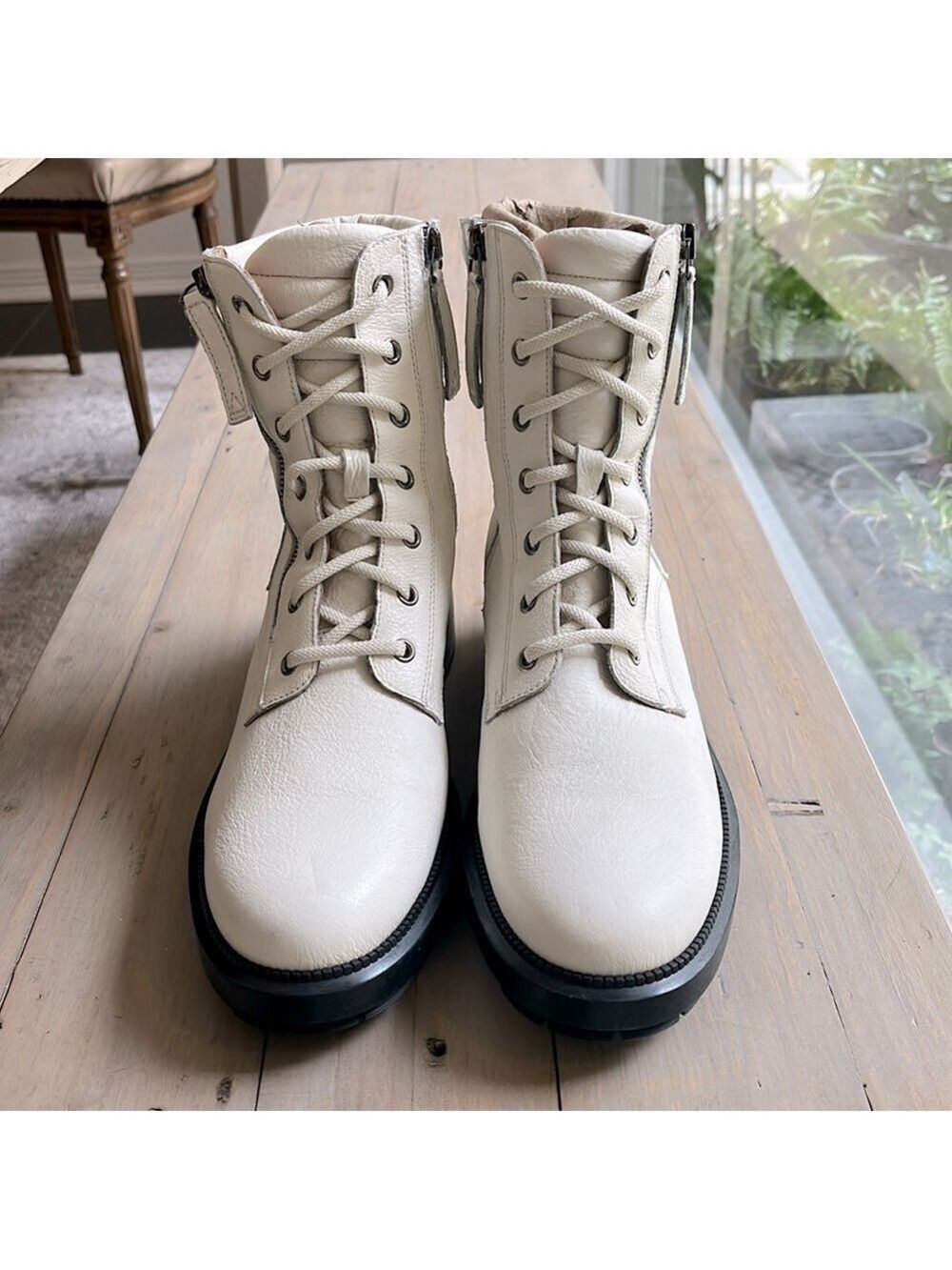 NEW AQUATALIA Laila Water Resistant Zip Lace-Up Bootie White Leather Sz US 9.5